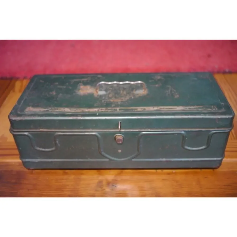 Vtg Distressed Green Metal Industrial Mechanic Carpenters Tool Tackle Box w Tray